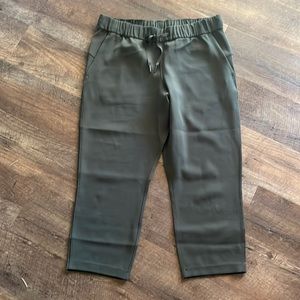 LuluLemon On The Fly Woven Crop